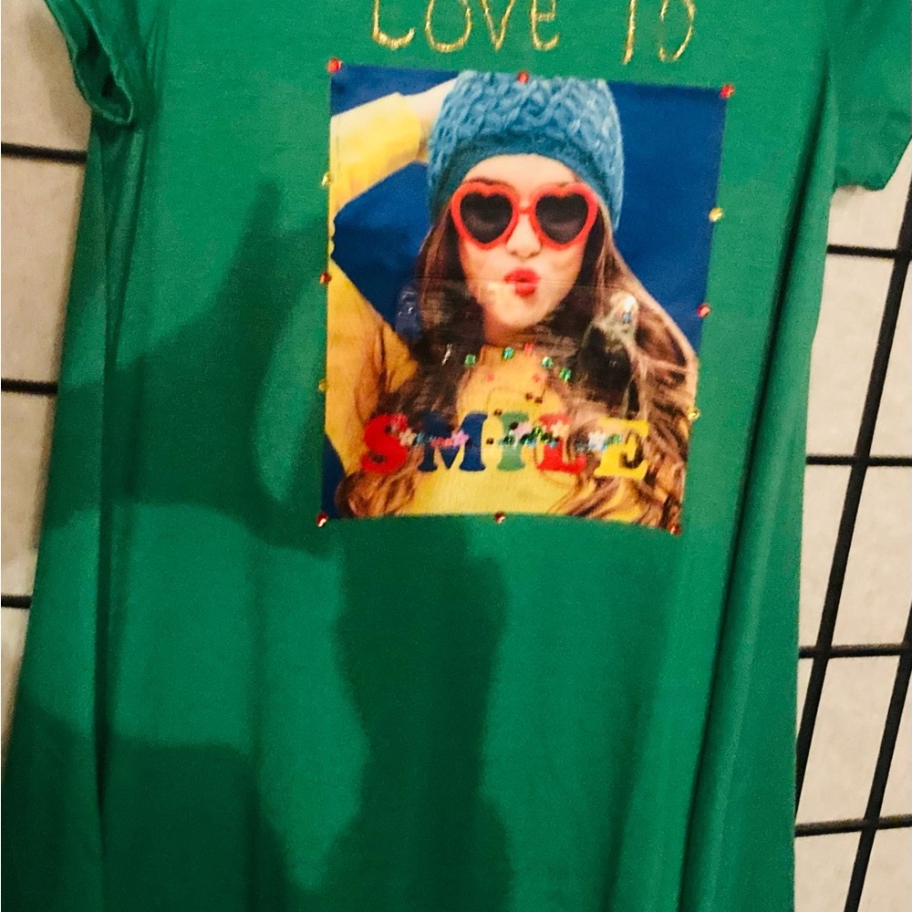 Costume Kelly green T-shirt dress that says “LOVE TO SMILE “  L